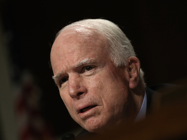 McCain defeats Republican challengers, winning Az. primary
