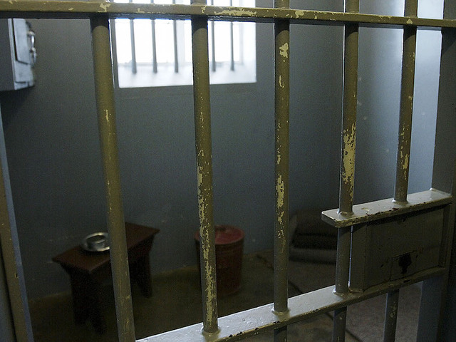 6 inmates escape jail using broken toilet