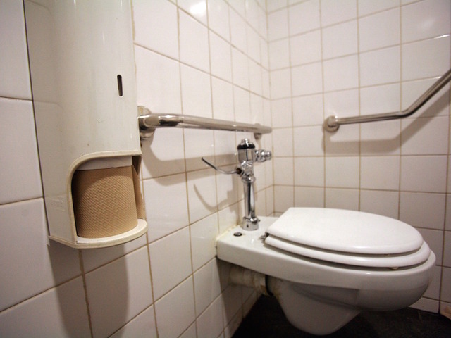 Michigan man suspects an intruder: Toilet seat was down