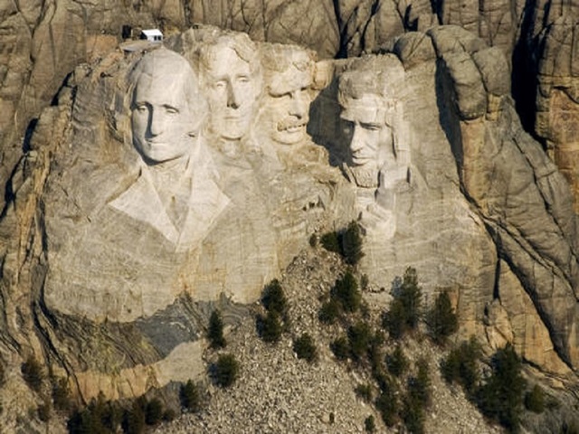 Michigan teen fined $1,000 for climbing Mount Rushmore
