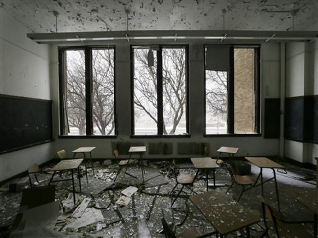 Michigan governor signs $617 million Detroit schools bailout