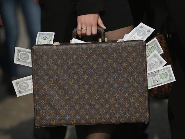 Bank robbers make off with $5M in cash, diamonds in New York