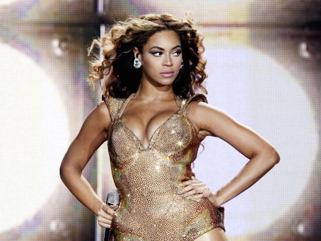 Watch Beyonce's backup dancer get engaged during concert