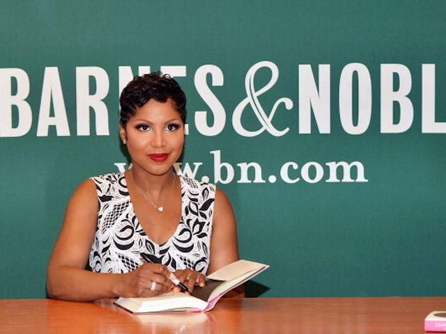 Singer Toni Braxton back at home after stay in hospital