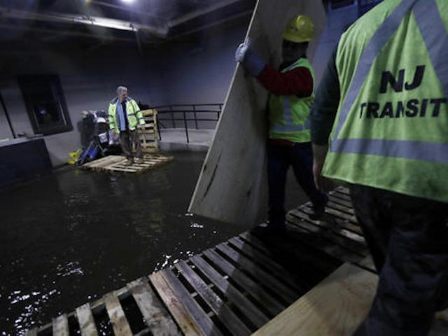 Commuter railroad changes arrival rule after station crash