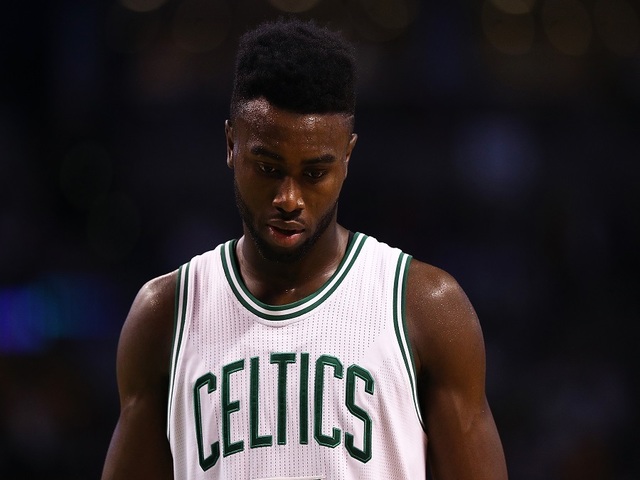 Police clear mall after crowd gathers for rapper, NBA player