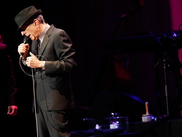 Singer Leonard Cohen dies at 82
