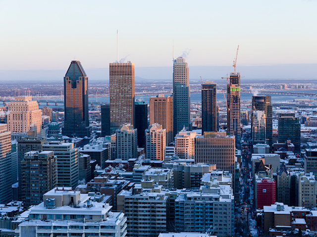 Wild video shows buses, police cruiser plow into each other at snowy intersection