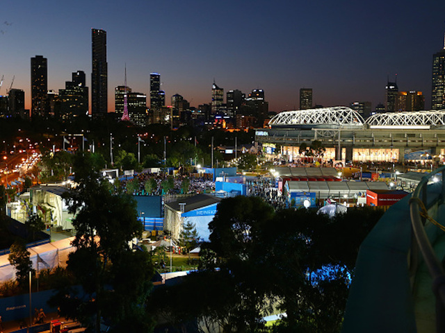 Toddler realizes his dad is driving passing train, reacts hilariously