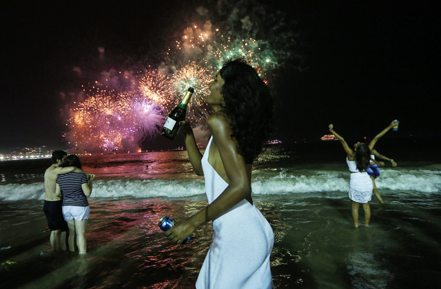 New Year's Eve: Ringing in 2017 around the world