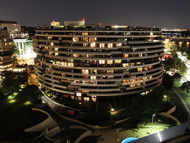 Watergate complex in Washington catches on fire
