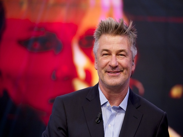 Alec Baldwin attends NYC protest, imitates Donald Trump