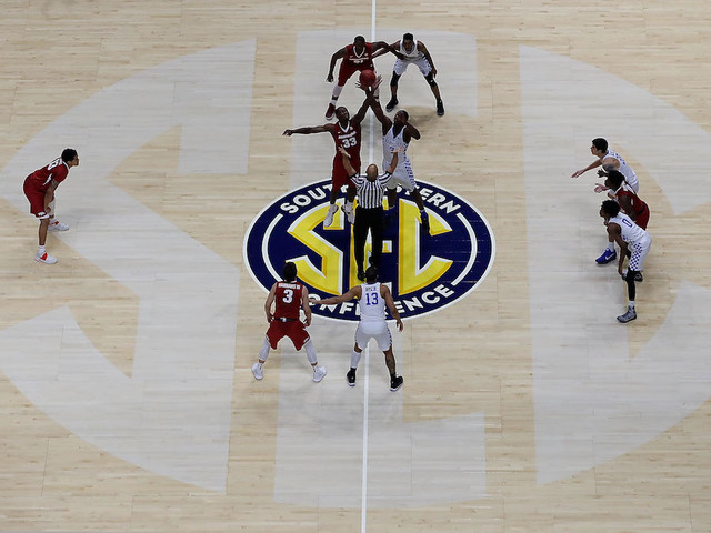 Charles Barkley, experts discuss NCAA bracket etiquette