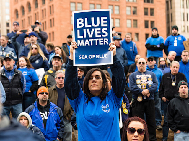 Florida woman told to take down her 'Blue Lives Matter' flag
