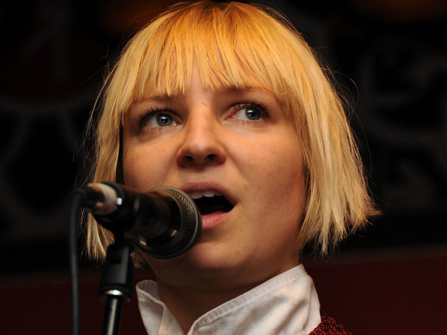 This is what Sia looks like without the face-covering wig