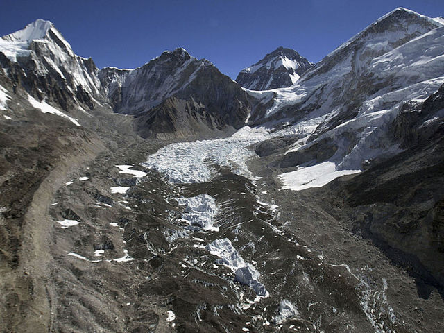 US climber dies near summit of Mount Everest, per reports
