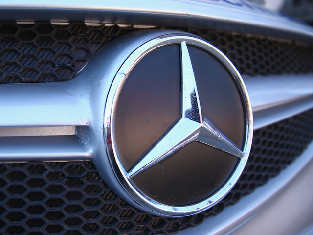 Daimler recalls 3 million Mercedes cars over diesel emissions