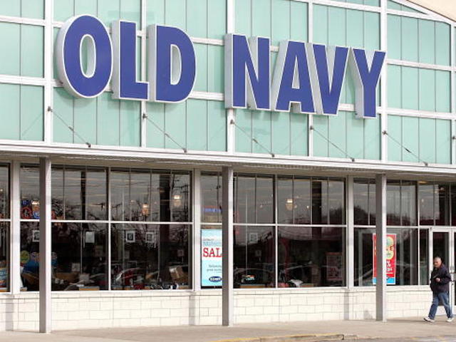 Woman gives birth to daughter in Old Navy parking lot