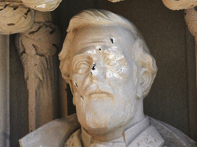 Duke University removes damaged Robert E. Lee statue