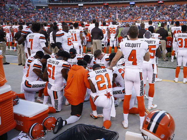 Diverse group of Cleveland Browns players take part in largest sports anthem protest