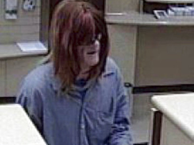 Pittsburgh police, FBI looking for wig-wearing bank robber