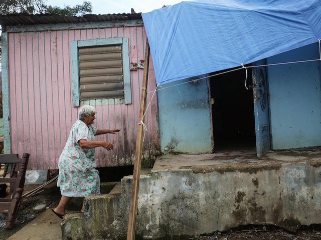 Puerto Ricans scramble for food and water 3 weeks after Maria