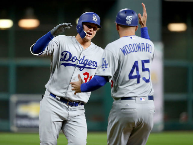 Dodgers even up World Series at 2-2