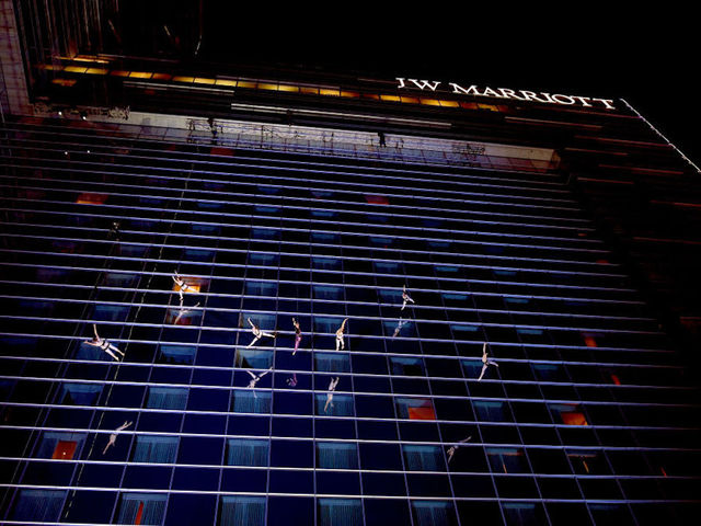 American Music Awards recap: P!NK performs while dangling off side of hotel building