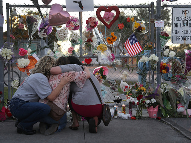 Parkland school shooting: Memorial at Stoneman Douglas High School dismantled