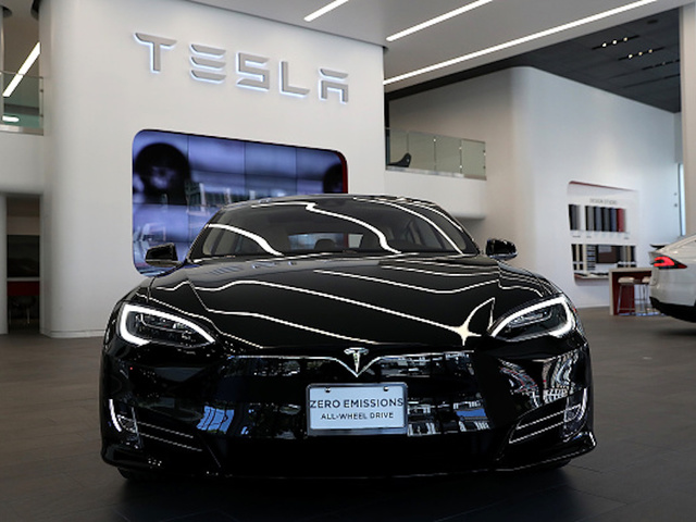 NTSB investigating emergency response to Tesla crash