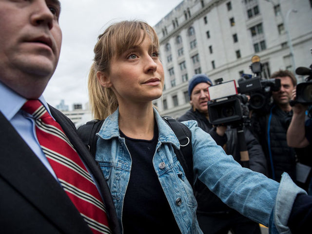 'Smallville' actress Allison Mack granted bail in sex trafficking case