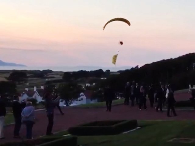 Paragliding Trump protester arrested