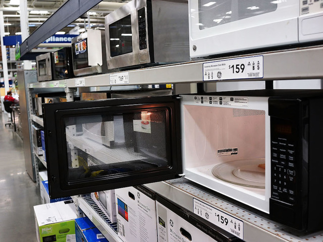 Does microwaving food cause nutrient loss?