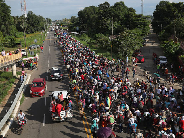 Migrant caravan presses north through Mexico as U.S. pressure mounts