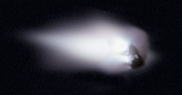 The year's brightest comet streaks by Earth this weekend
